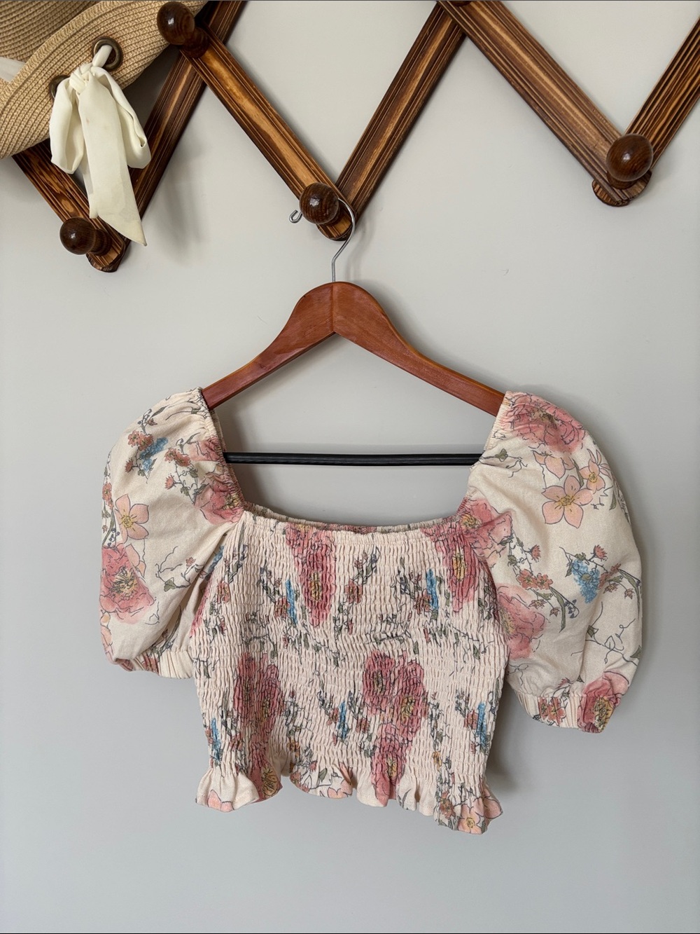 Floral Smocked Puff-Sleeve Crop Top - Cream/Pink